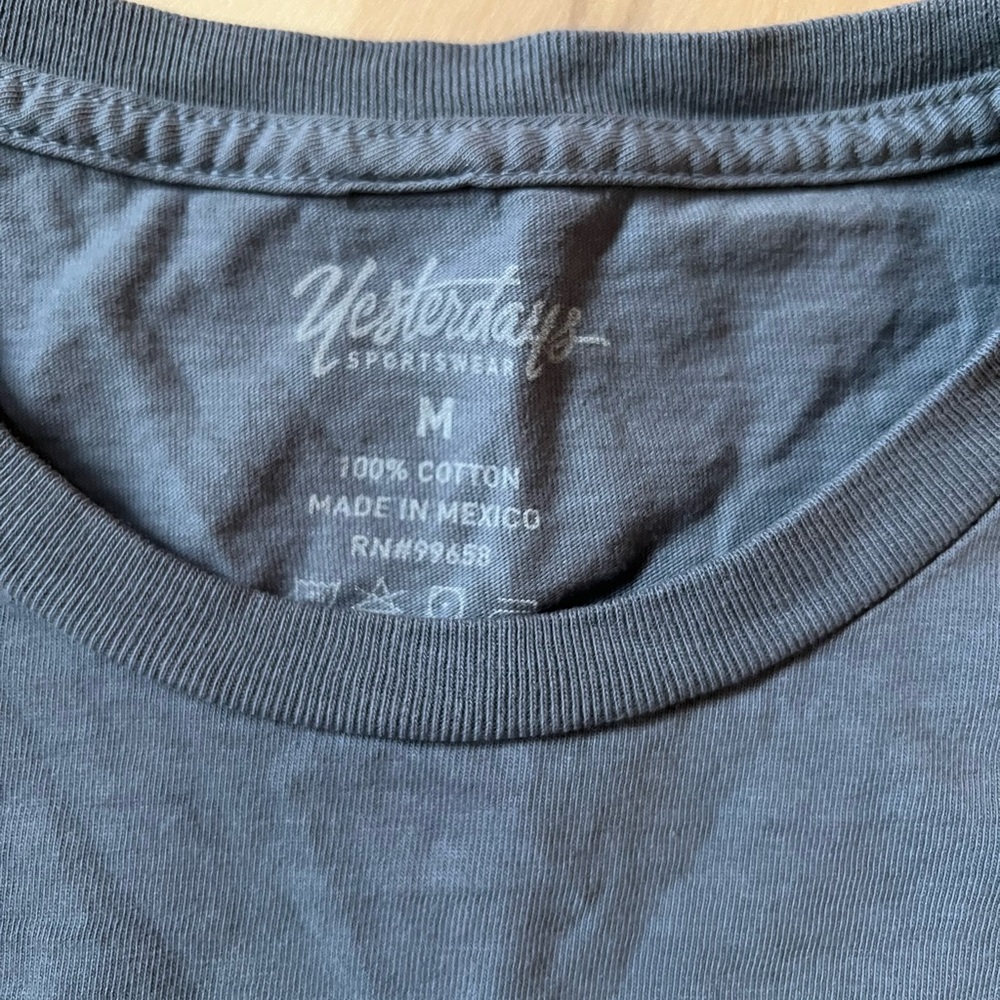 Yesterday’s Sportswear Mahogany Shoals         T-Shirt Size M - Picture 6 of 7